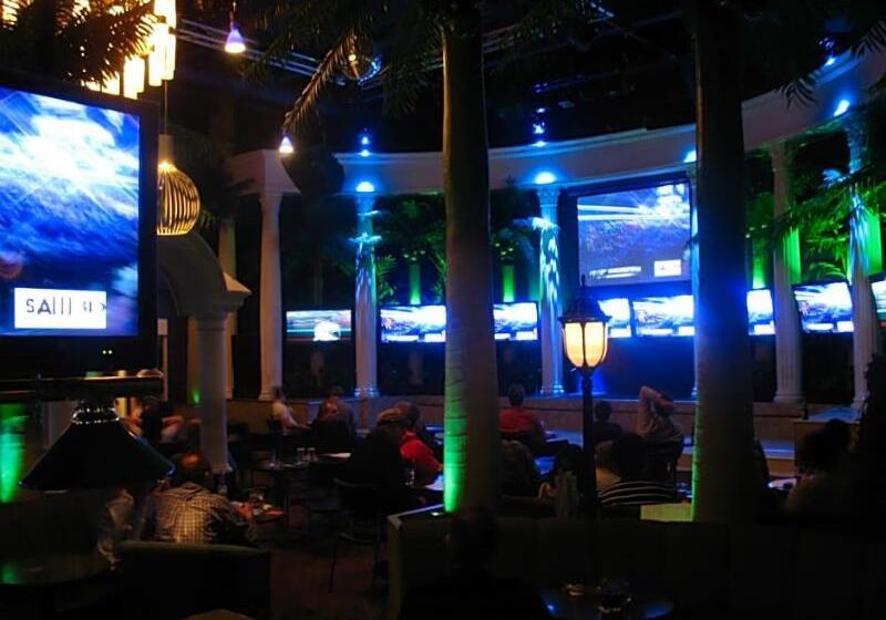 Отель Red Lion Inn And Suites Victoria