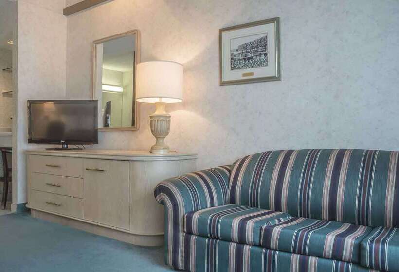 هتل Rodeway Inn Fallsview