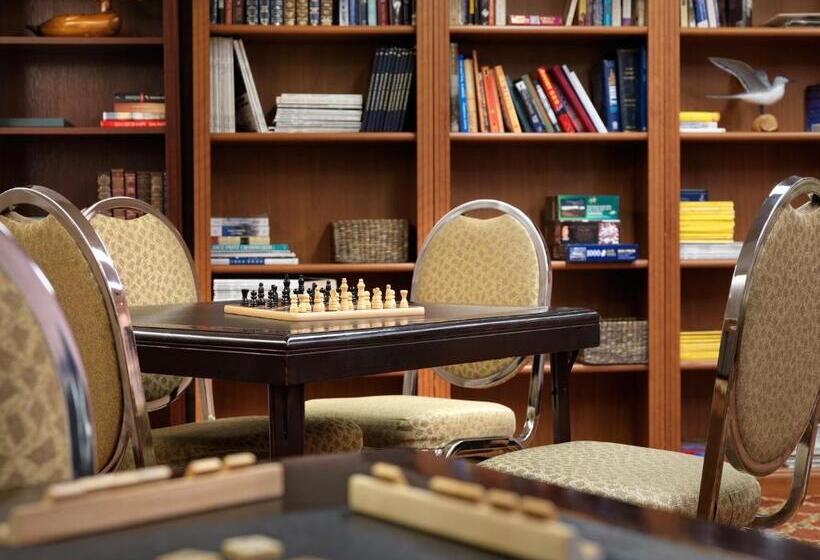 Royal Scot Hotel & Suites