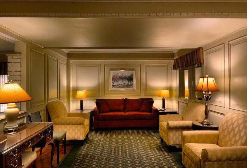 Royal Scot Hotel & Suites