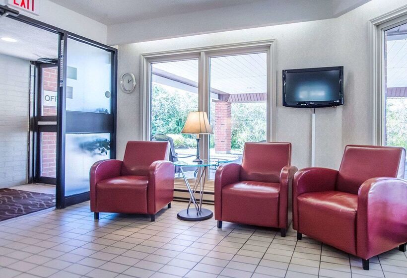 בית מלון כפרי Rodeway Inn