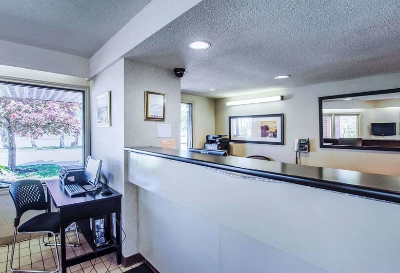 בית מלון כפרי Rodeway Inn