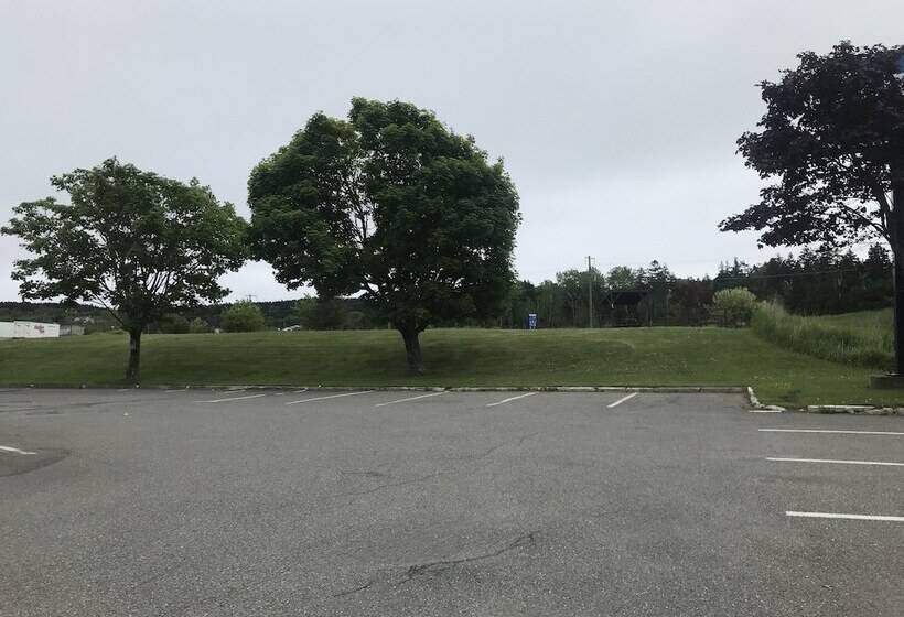 בית מלון כפרי Rodeway Inn