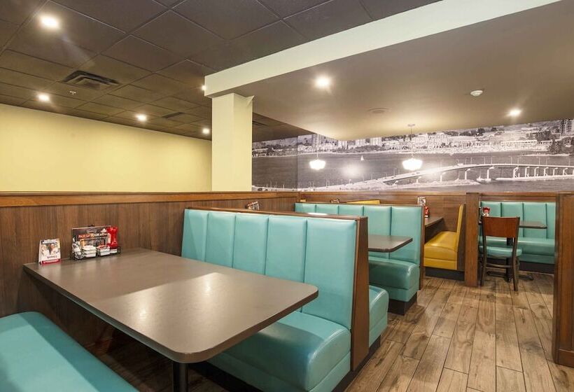 Sandman Hotel & Suites Kelowna