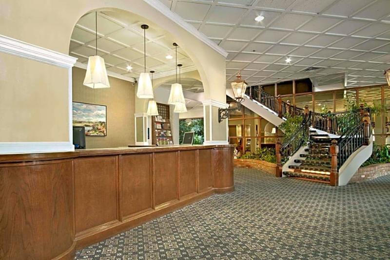 فندق Sandman Signature Lethbridge Lodge