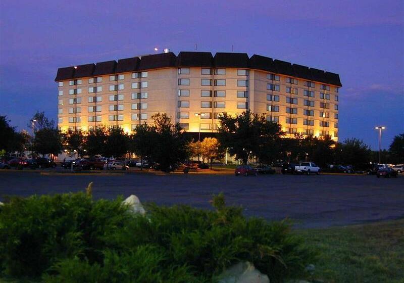 هتل Saskatoon Inn & Conference Centre