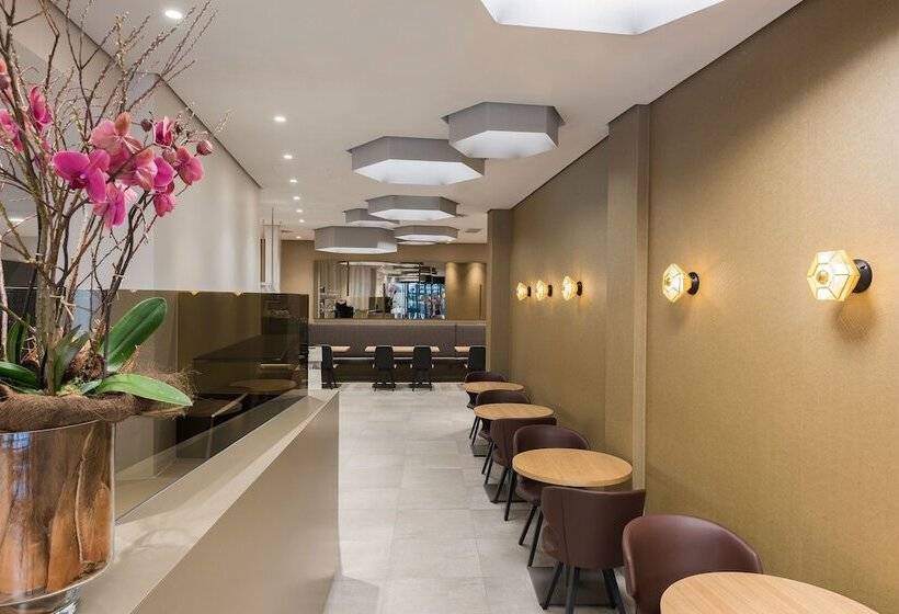 בית מלון כפרי Savoy