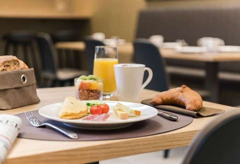 בית מלון כפרי Savoy