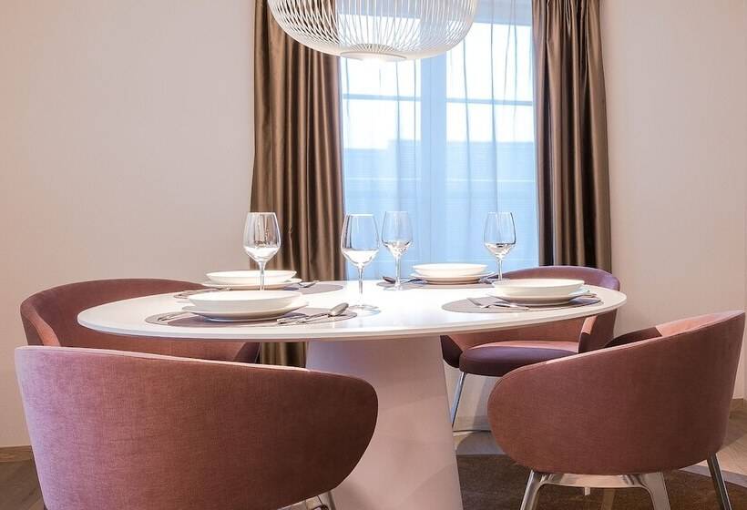 בית מלון כפרי Savoy