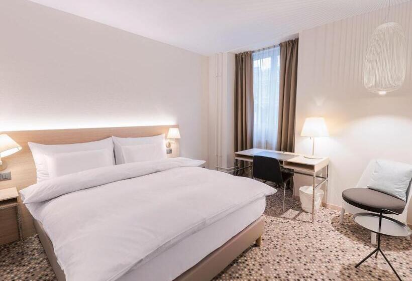 בית מלון כפרי Savoy