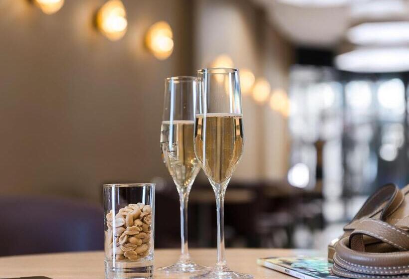 בית מלון כפרי Savoy