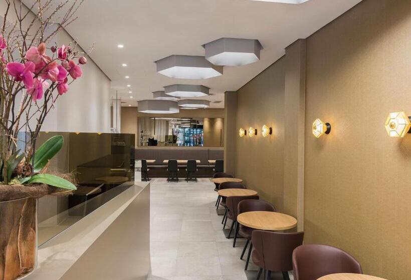 בית מלון כפרי Savoy