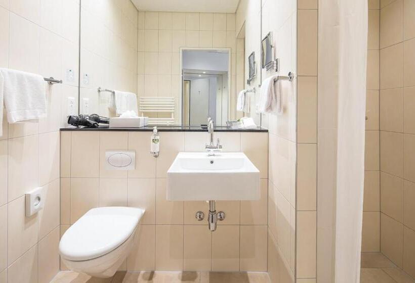 ホテル Schweizerhof Basel