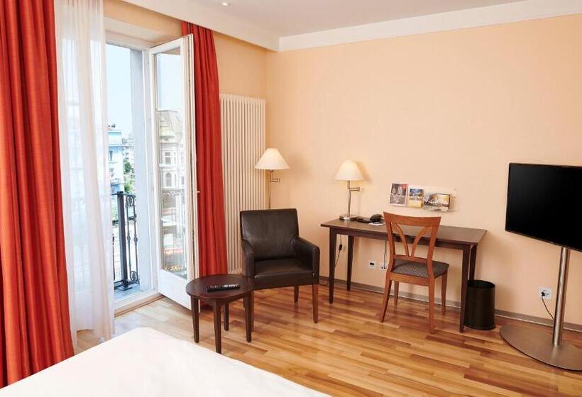 ホテル Schweizerhof Basel