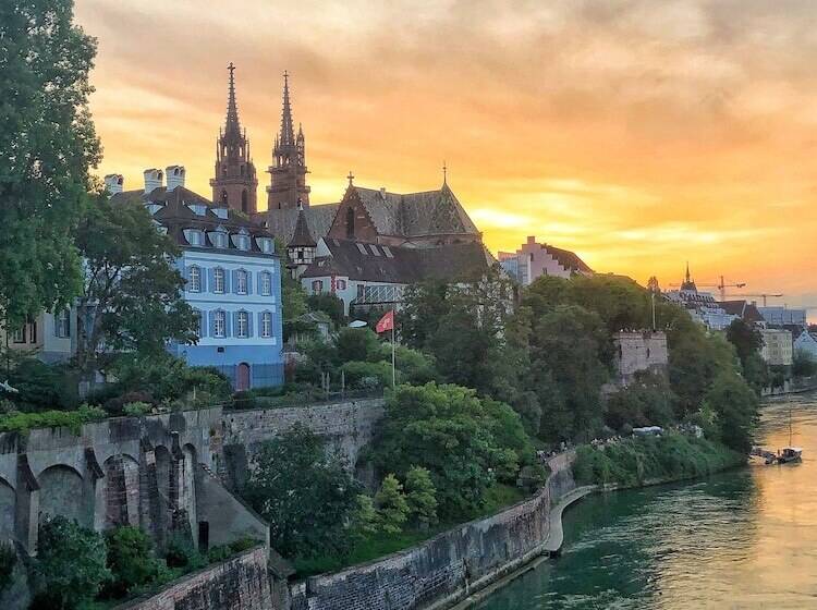 ホテル Schweizerhof Basel