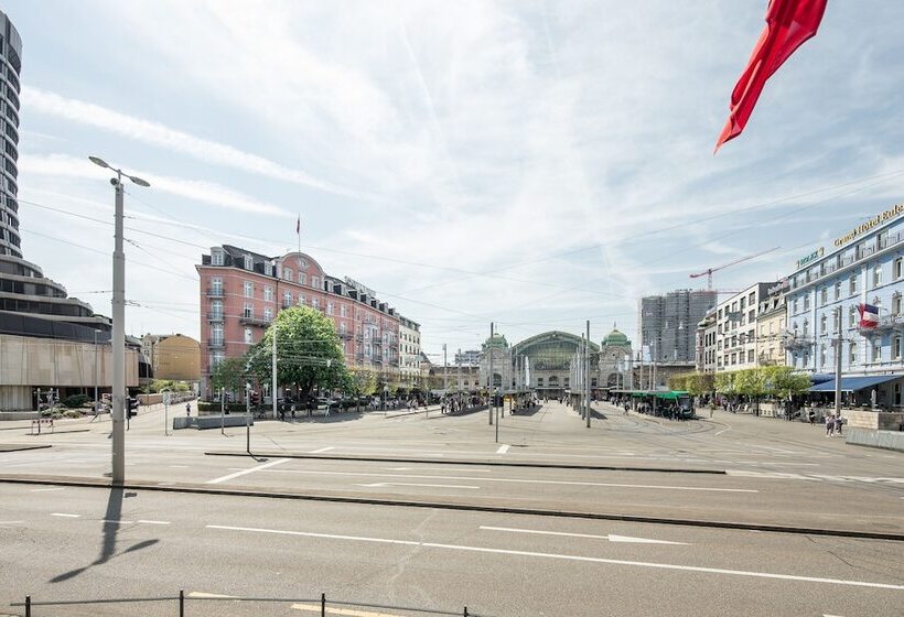 ホテル Schweizerhof Basel