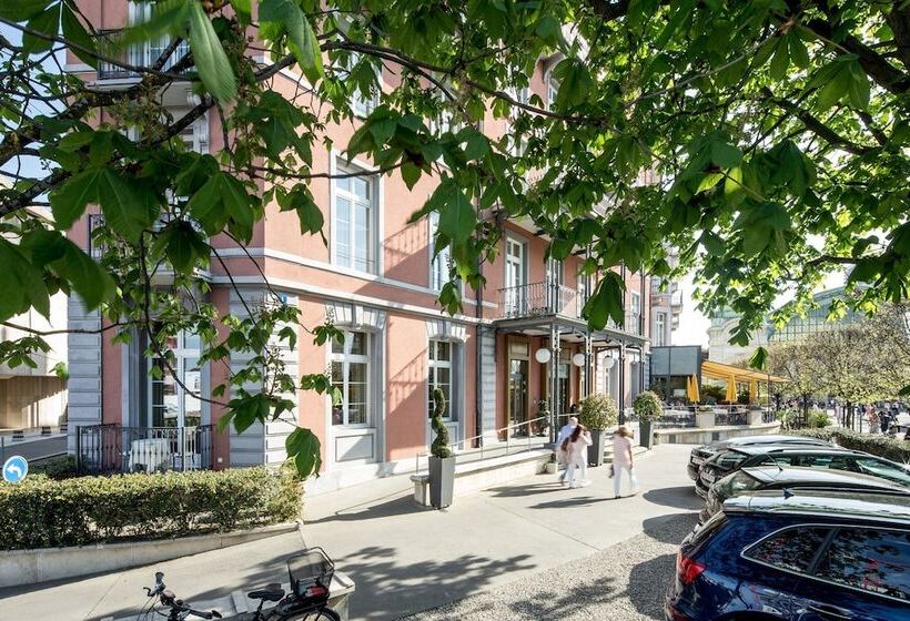 ホテル Schweizerhof Basel