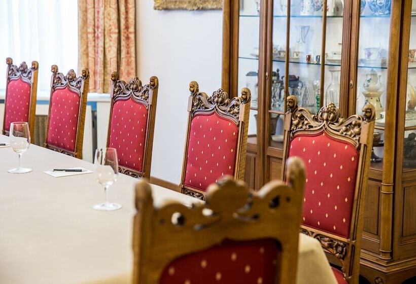 Отель Schweizerhof Basel