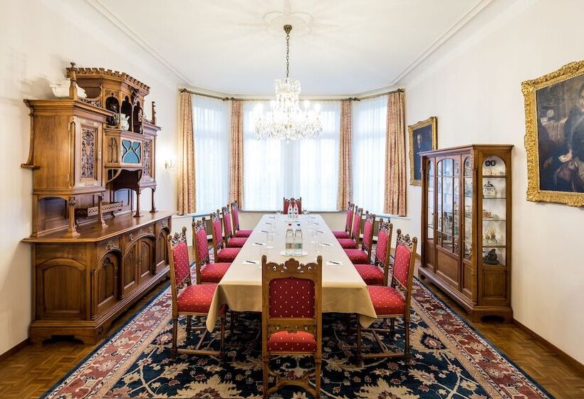 ホテル Schweizerhof Basel