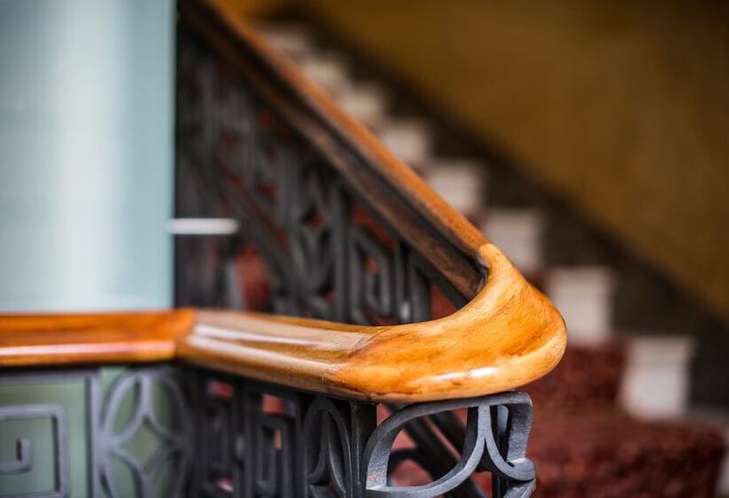 Отель Schweizerhof Basel