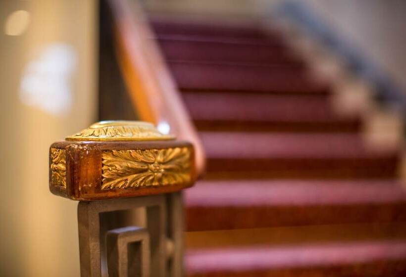 ホテル Schweizerhof Basel