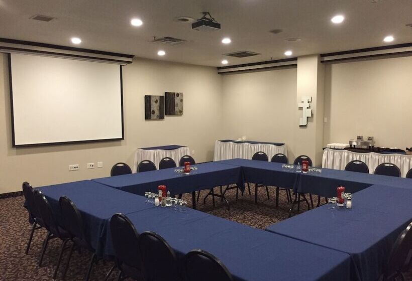 Seven Oaks Hotel Regina