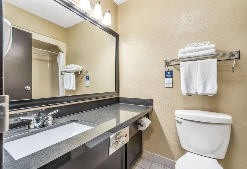 Seven Oaks Hotel Regina