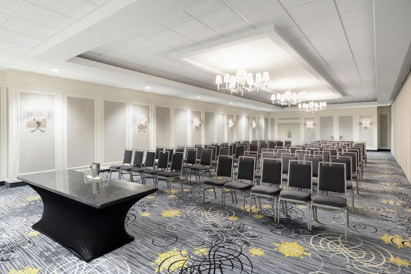 هتل Sheraton Cavalier Saskatoon