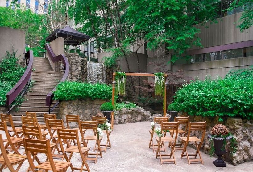 Отель Sheraton Centre Toronto