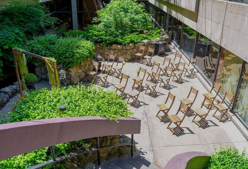 Отель Sheraton Centre Toronto