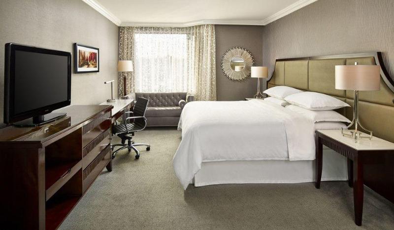 Отель Sheraton Hamilton