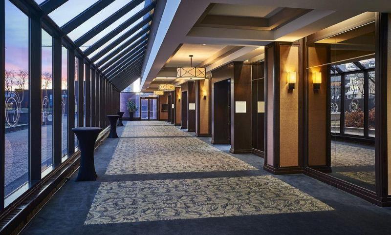 Отель Sheraton Hamilton