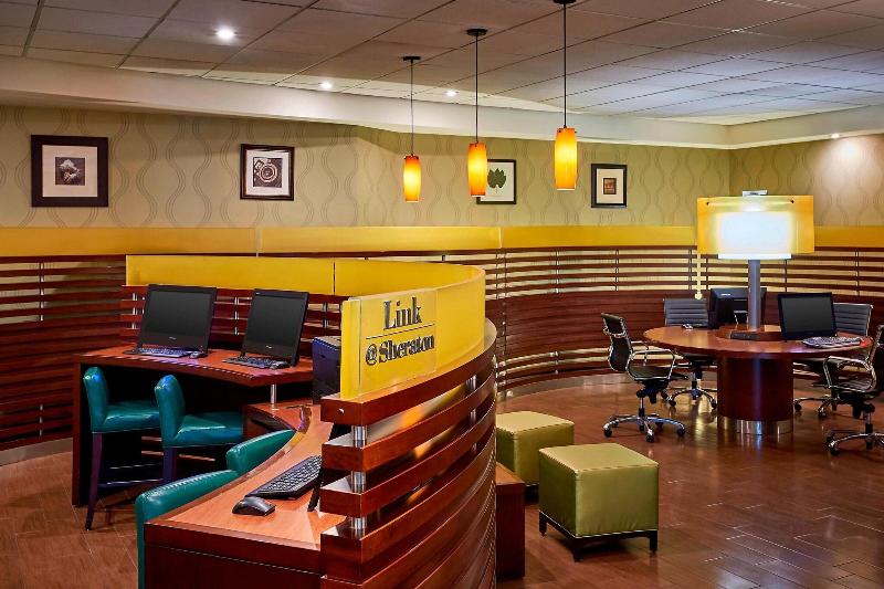 Отель Sheraton Hamilton