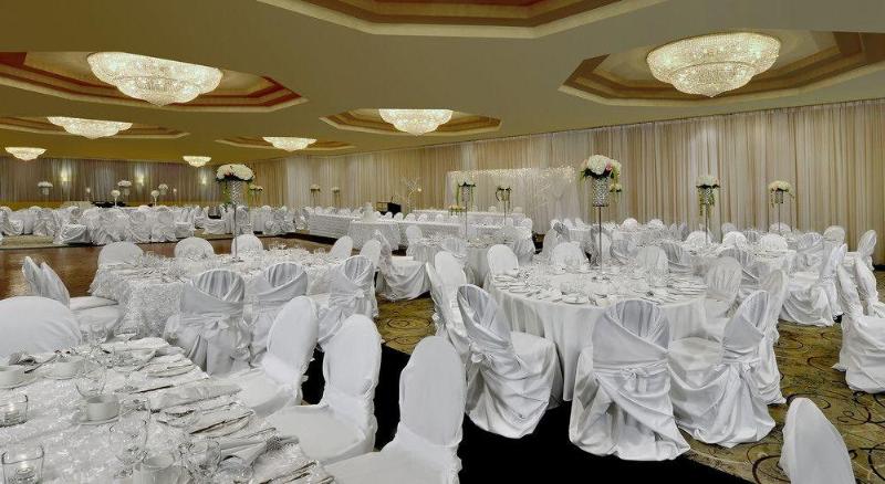 Отель Sheraton Hamilton