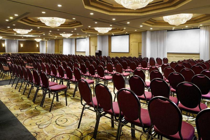 Отель Sheraton Hamilton