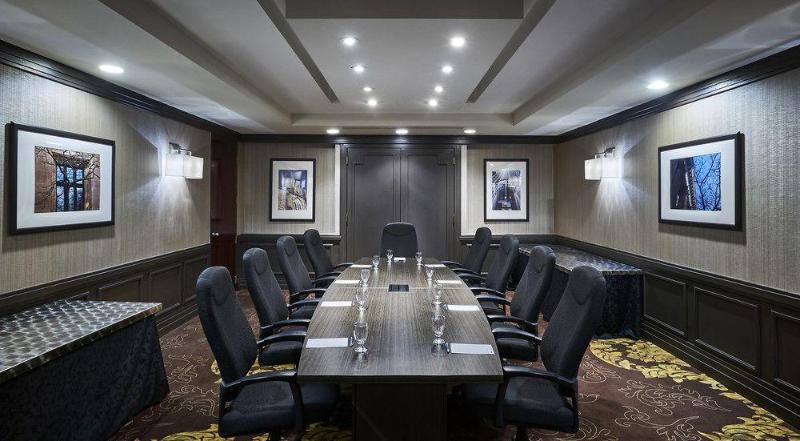 Отель Sheraton Hamilton