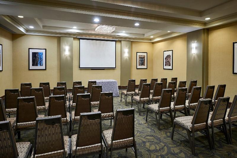 Отель Sheraton Hamilton