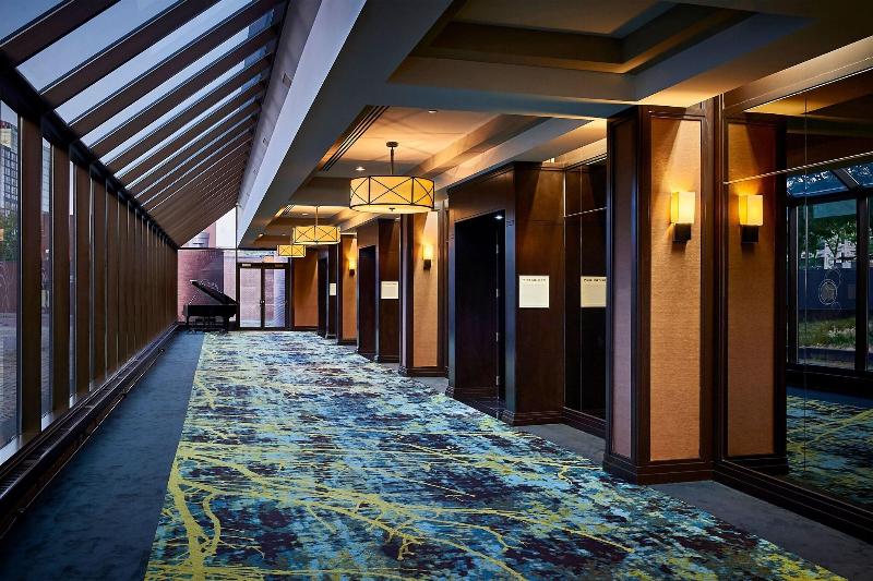 Отель Sheraton Hamilton