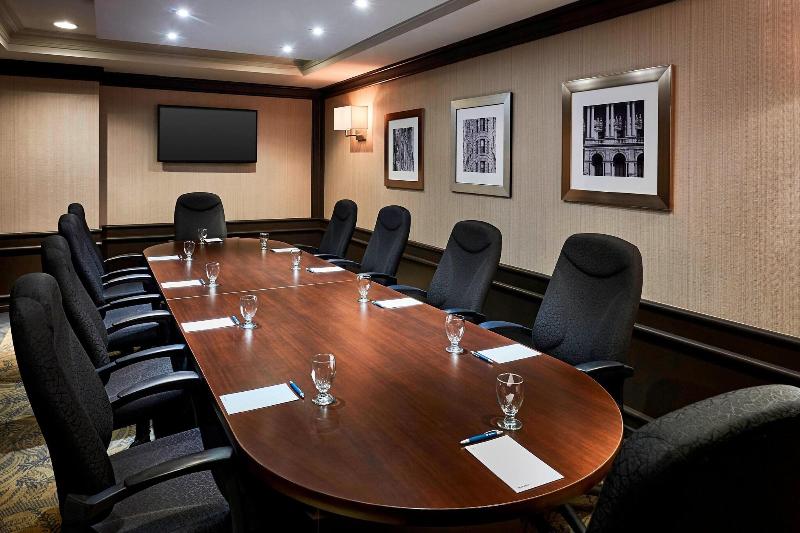 Отель Sheraton Hamilton