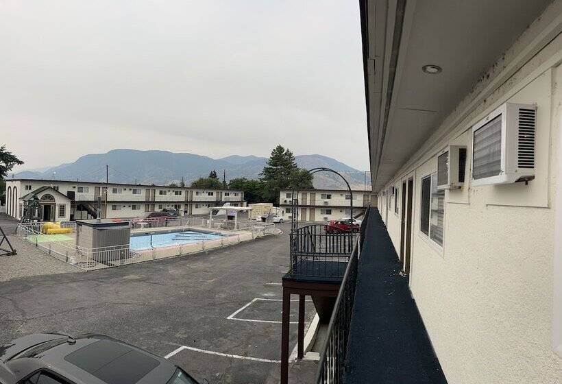 ホテル Super 8 By Wyndham Penticton