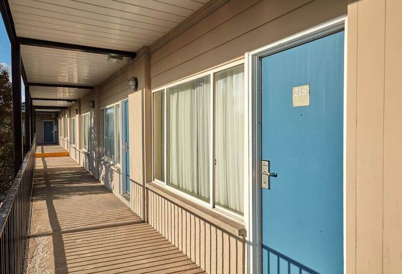 The Falls Hotel & Inn