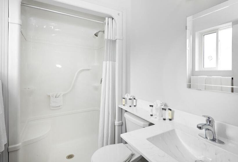 The Falls Hotel & Inn