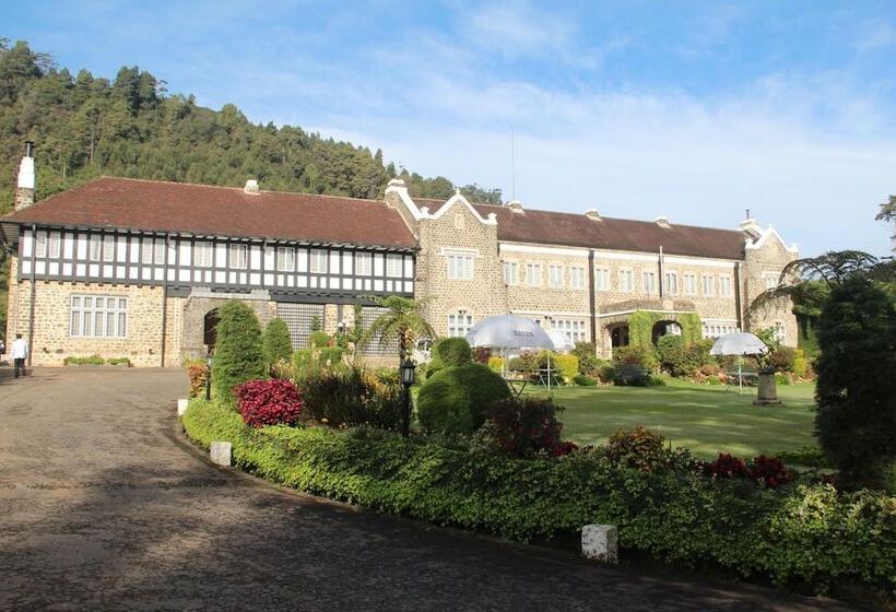 בית מלון כפרי The Hill Club