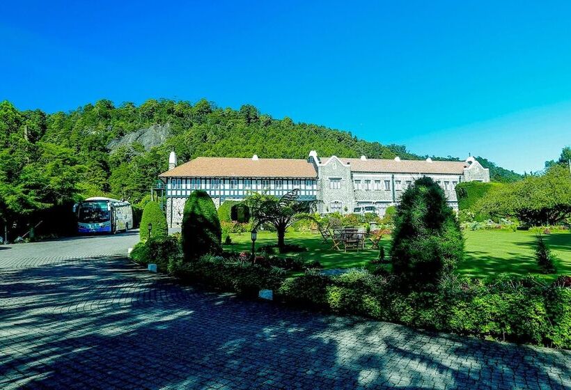 בית מלון כפרי The Hill Club