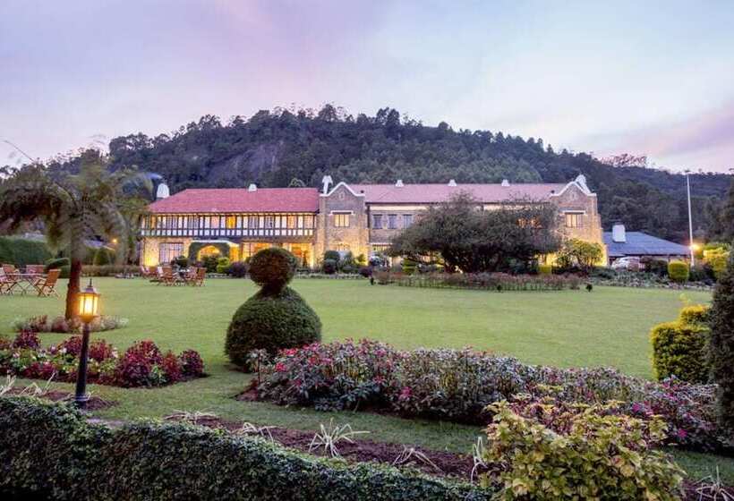 בית מלון כפרי The Hill Club