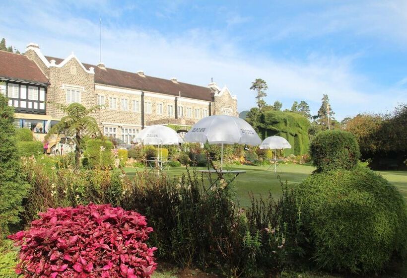 בית מלון כפרי The Hill Club