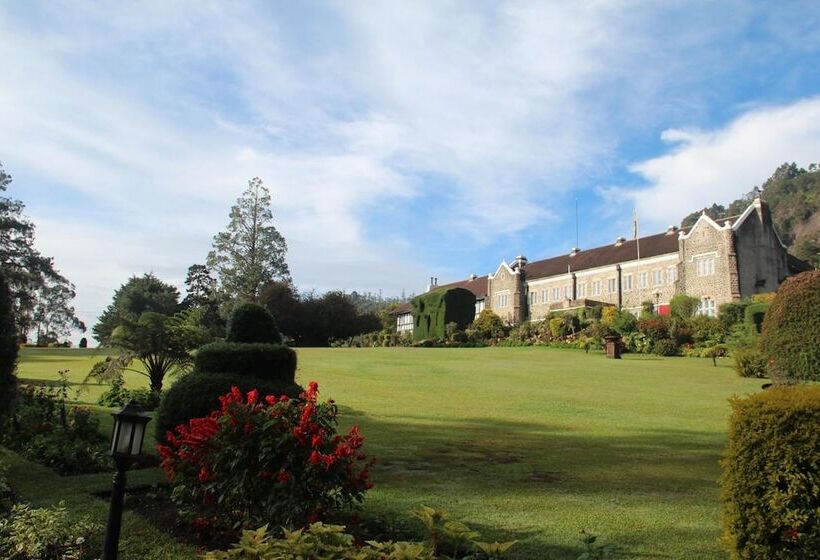 בית מלון כפרי The Hill Club