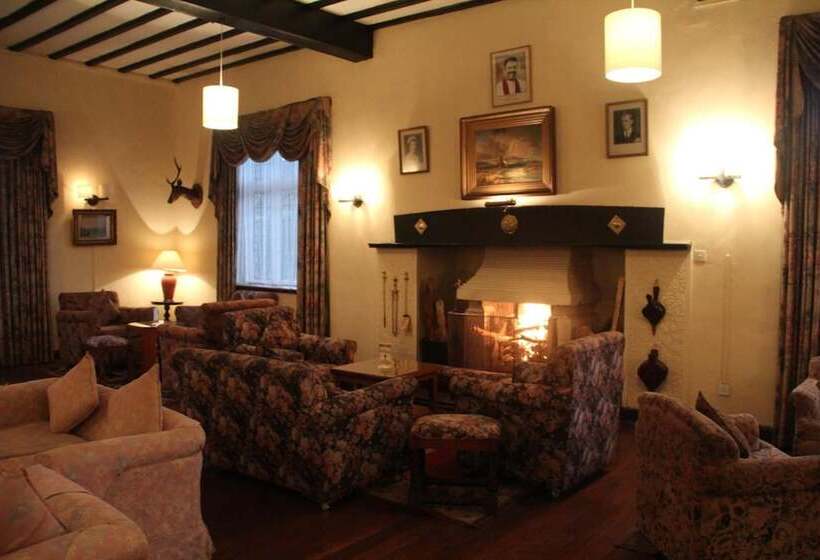 בית מלון כפרי The Hill Club