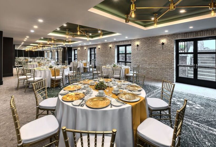 The Insignia Hotel, Sarnia, A Tribute Portfolio