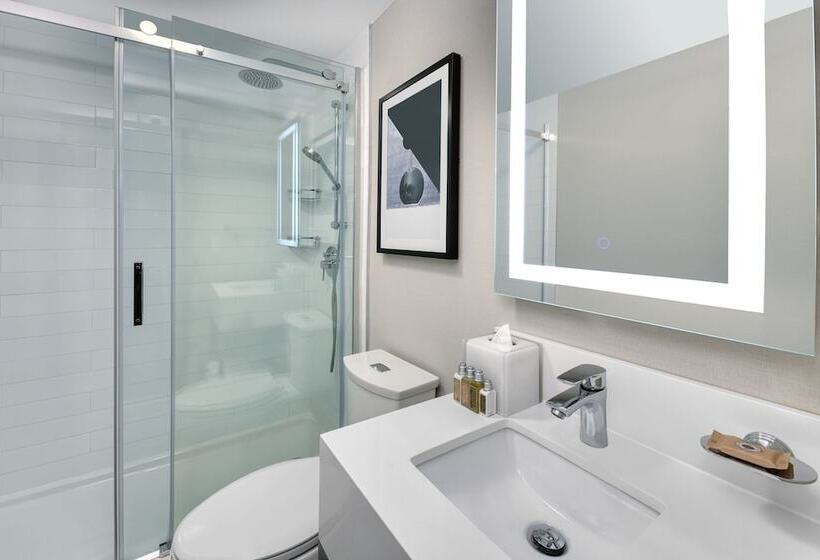 The Insignia Hotel, Sarnia, A Tribute Portfolio